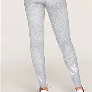 NEVER WORN PINK LEGGING SIZE SMALL